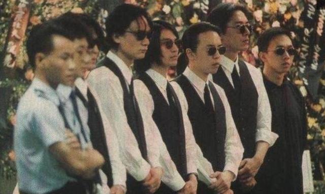 1993年黄家驹去世，在灵堂上痛哭的前女友林楚麒，为何遭到驱赶？