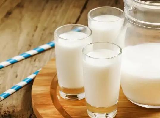 纯牛奶过期多长时间就不能喝了？牛奶变质是什么样子的
