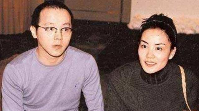 曾与陈道明同居8年，2亿身价不求名分，转身嫁王菲初恋成人生赢家
