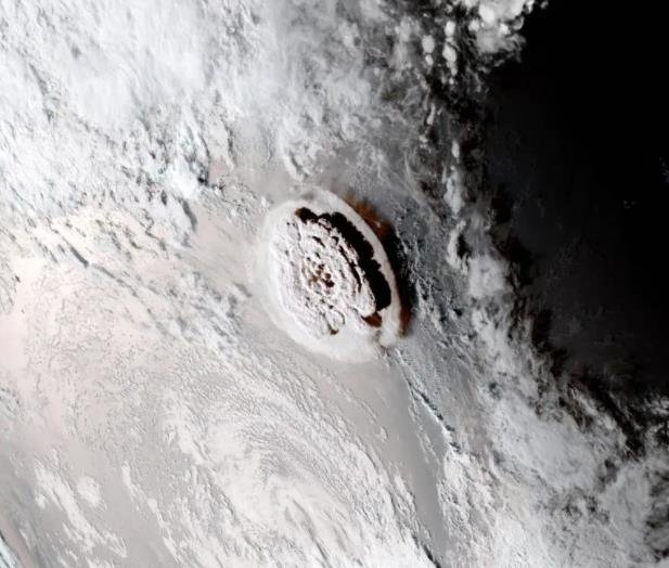 洪加火山喷发图像来自美国国家海洋和大气管理局的 GOES-17 卫星.jpg
