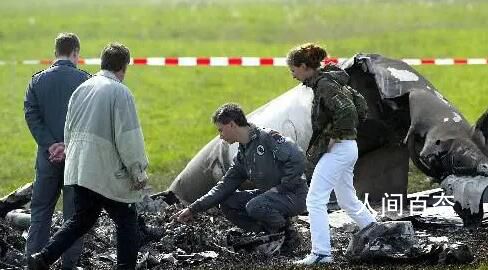 德国两名特技飞行员撞机身亡 在机场附近空域相撞继而坠毁