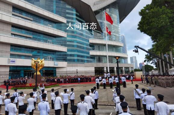 庆祝新中国成立73周年 香港举行升旗仪式