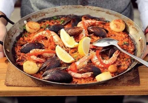 西班牙海鲜饭的来历是什么？(西班牙海鲜饭)