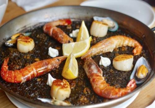 西班牙海鲜饭的来历是什么？(西班牙海鲜饭)